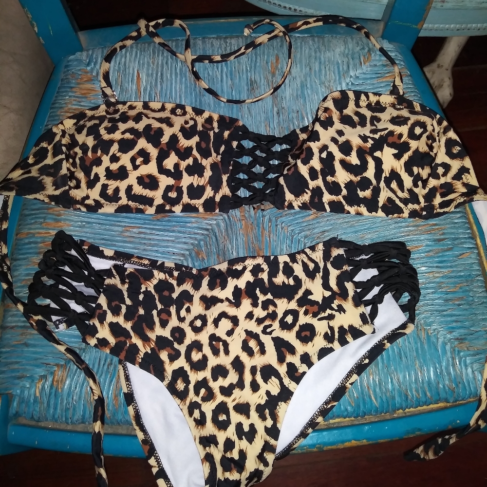 Leopard bathing suite - Picture 2 of 2